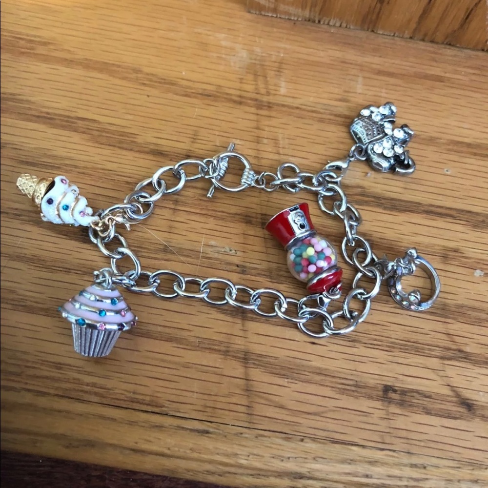 Charm bracelet